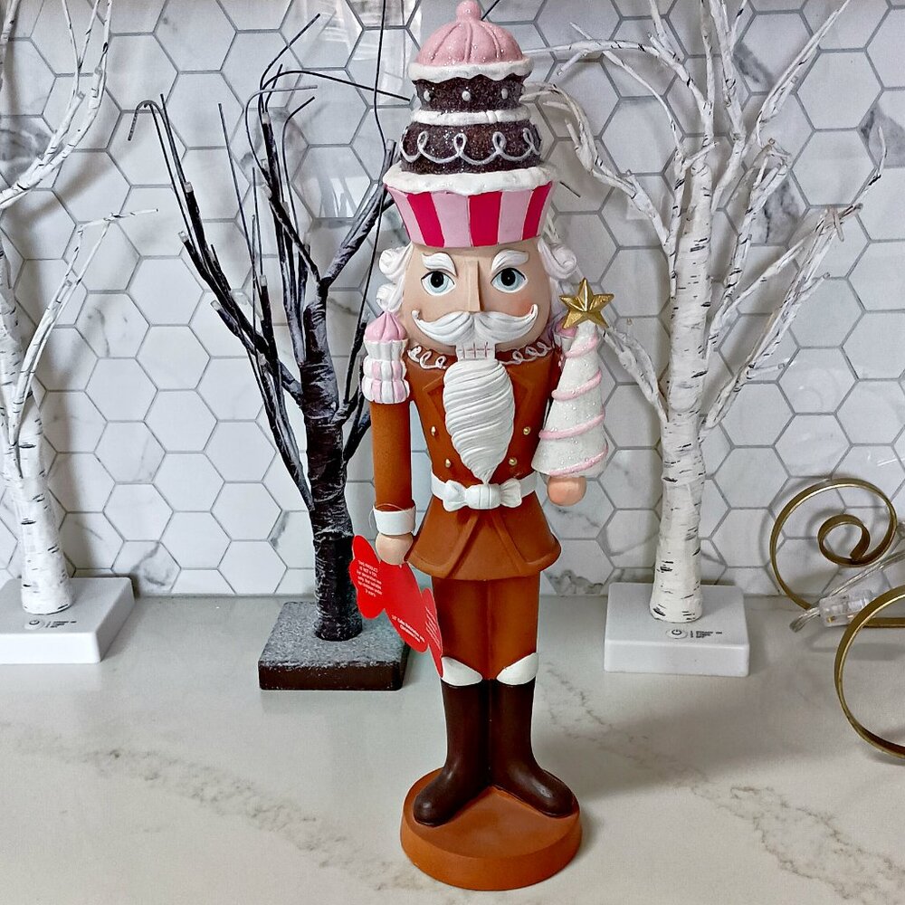 NEW! EXQUISITE SUGARY CUPCAKE 18" TALL NUTCRACKER
